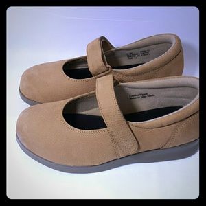Drew Bloom Nubuck Mary Jane Sz 6 Wide